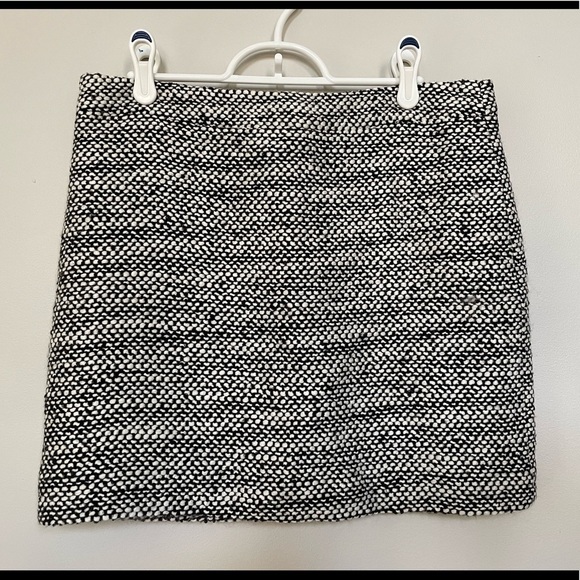 J. Crew Dresses & Skirts - EUC - J.Crew Black And White Tweed Mini Skirt - Size: 4